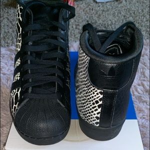Black snake print Adidas